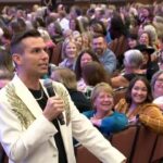 Psychic Medium Matt Fraser Connects Live Audience with the Other Side!